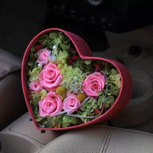 永鋒百合新城 鮮花好禮獻女神，春日盛惠暖人心